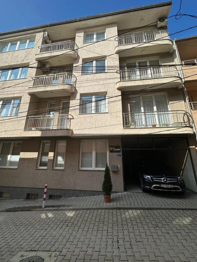 Spacious 3-Bedroom Condo Next To City Center Pristina Exterior foto